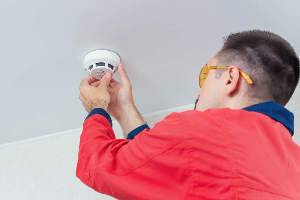 electrician-smoke-detector-installation